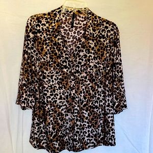 Cathy Animal Print Blouse Size XL Two Front Pockets Button Down Roll Tab Sleeve